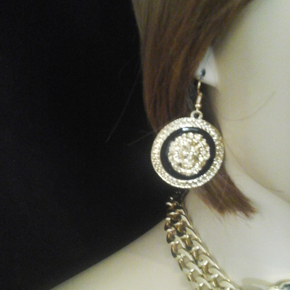 Chunky Gold Plated Metal Lion Pendant Necklace Set - Picture 4 of 5